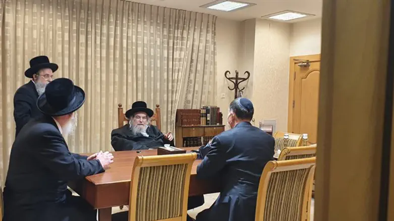 שר הבריאות אצל האדמו"ר מבעלז