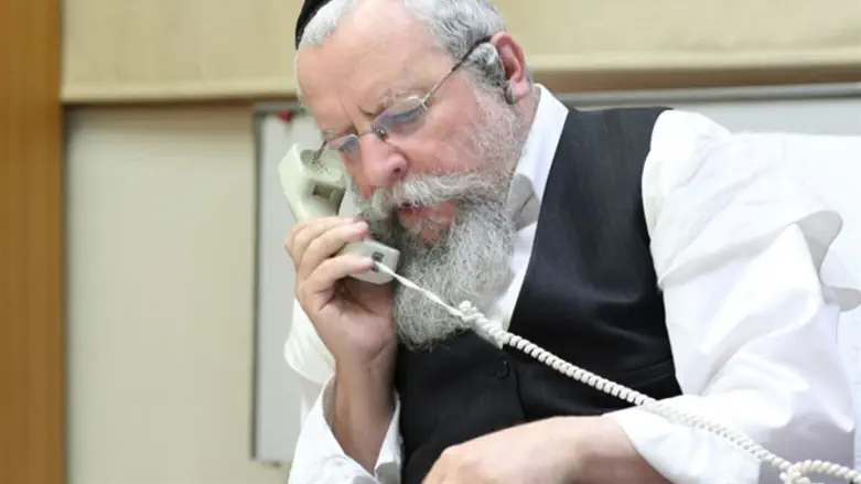 Rav Firer Gives