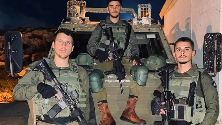 Справа налево: Рон Барух, Матан Закай и Хаим Цви