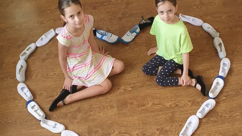 הנעליים שחולקו במסגרת היוזמה