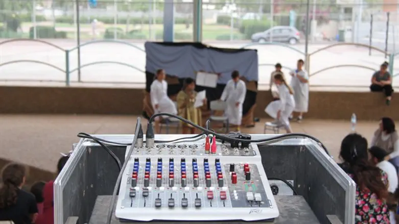 תיאטרון חדש מבית 'זהות'