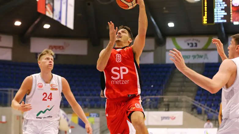 שוכמן הערב בדרך לסל בבאר שבע