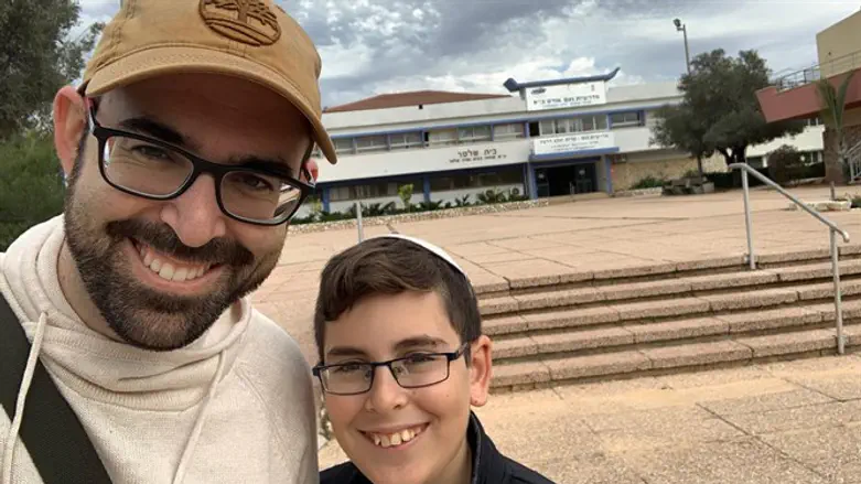 אמיר מויאל ובנו