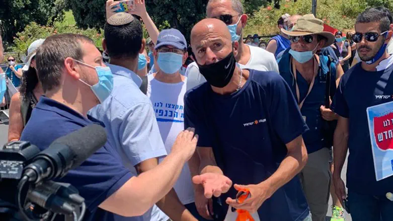 אסף זמיר בהפגנות