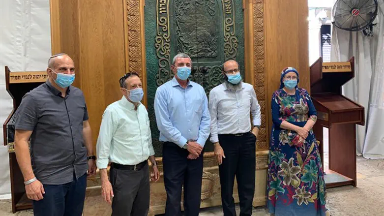 הרב פרץ במערת המכפלה