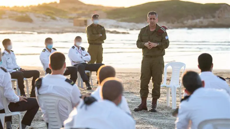 ביקור הרמטכ"ל בבסיס עתלית. היום