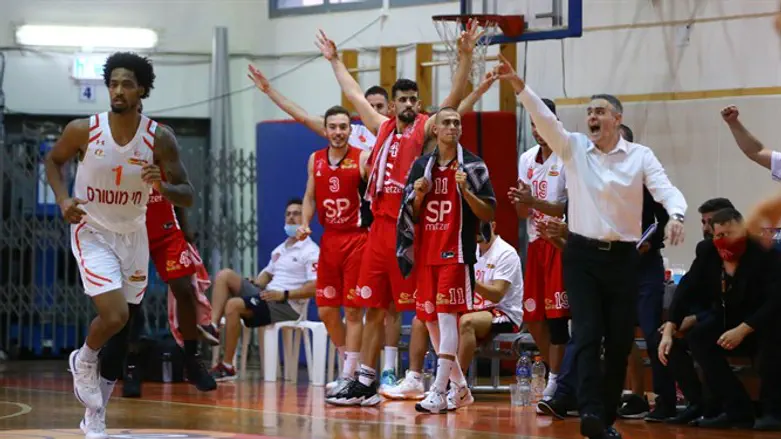 שחקני הפועל חוגגים הערב בנס ציונה