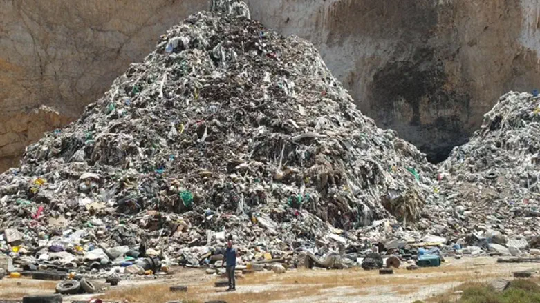 Garbage mountains (archive)