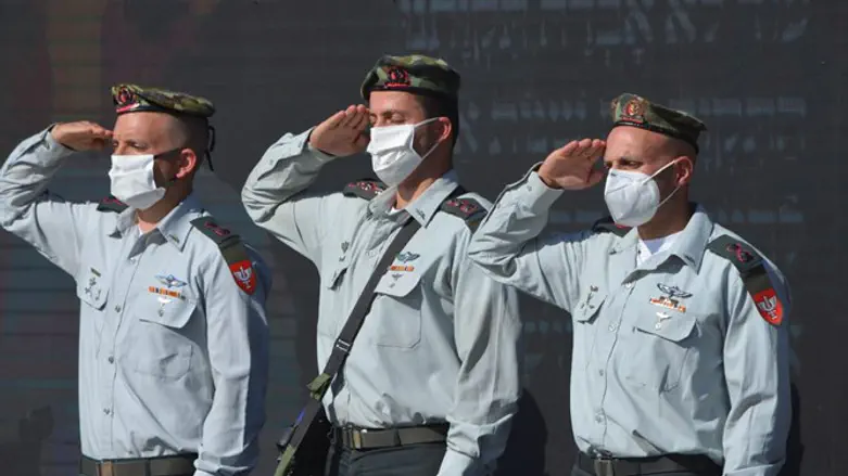 מתי שבח (משמאל) השבוע