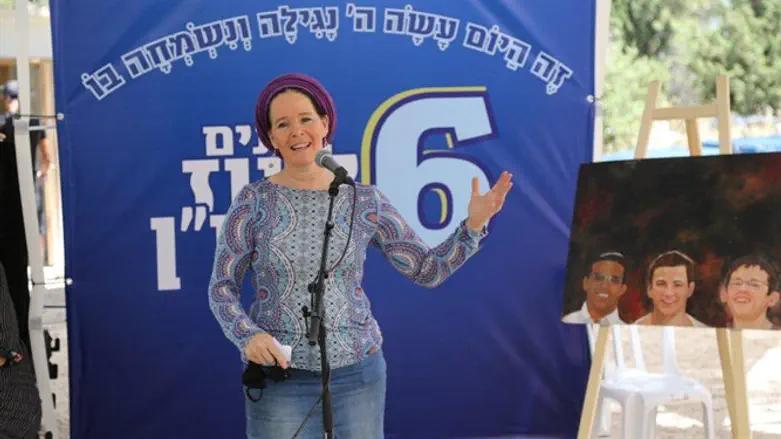 רחלי פרנקל באירוע 6 שנים להקמת עוז וגאו"ן