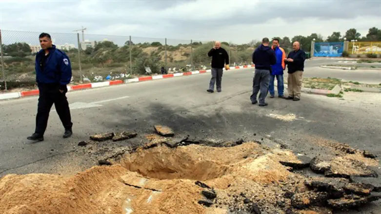 Последствия ракетной атаки (архив)