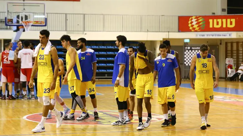 שחקני אשדוד הערב. יורדים ליגה לאחר עשור