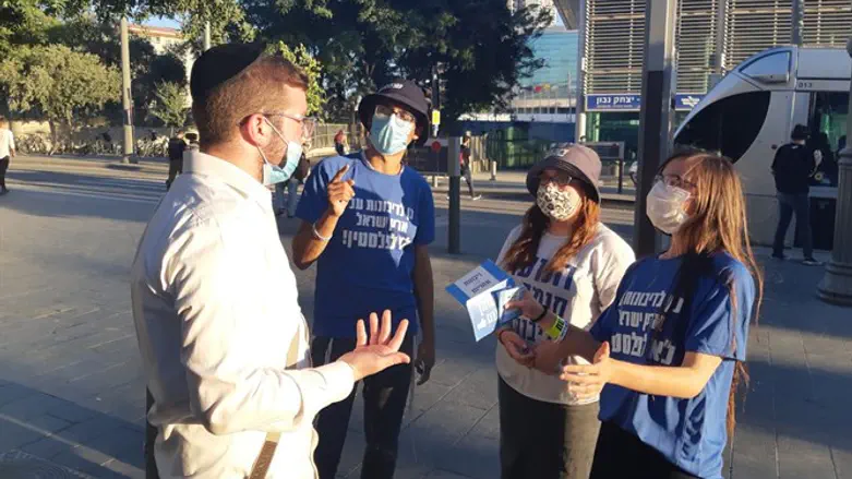 דוכני פנים אל פנים