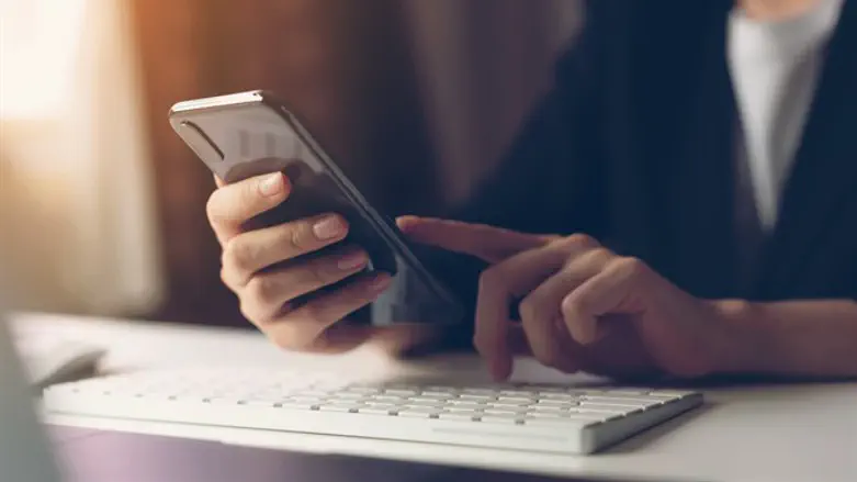 Ordering online (illustration)