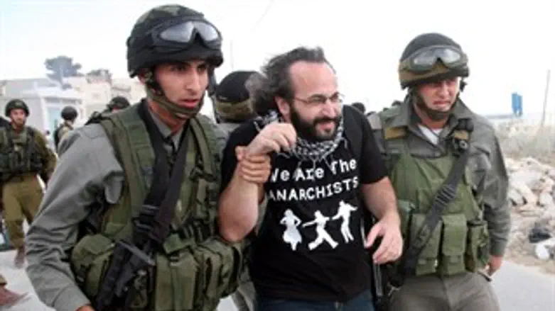 ממראות הפגנות האנרכיסטים