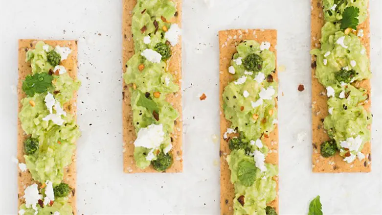 מטבל אבוקדו ופסטו ארוגולה