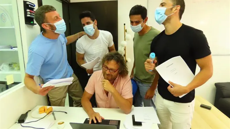 שחקני שבאבניקים בחזרות לצילומי העונה השנייה