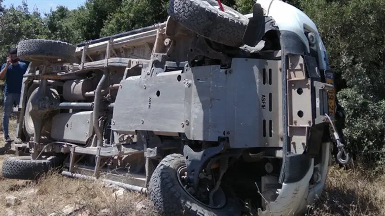 Перевернутый автомобиль, на котором ехали инспекторы