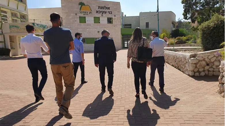 שר המדע יזהר שי באולפנת חן במדבר בבאר שבע