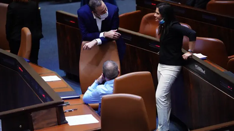 איילת שקד עם מיקי זוהר במליאה