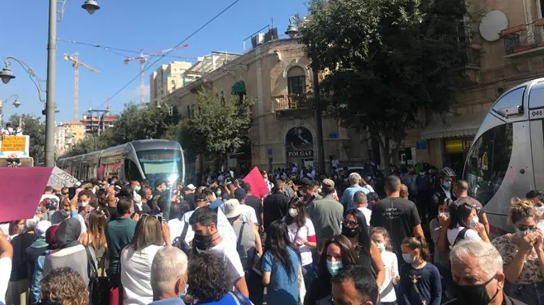 ההפגנה על פסי הרכבת הקלה