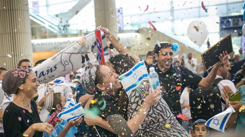 Emotions overflow as new Olim welcomed from France