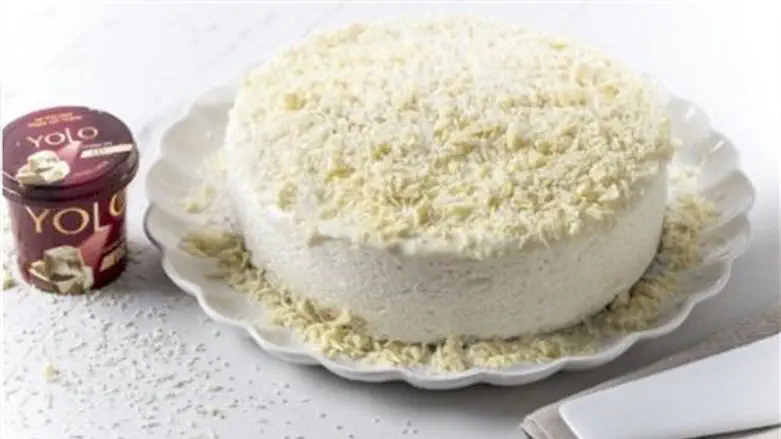 No-Bake Velvety Cheesecake with White YOLO