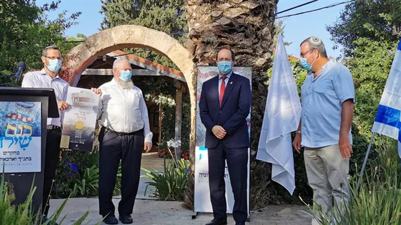 הענקת האות לרב בן נון