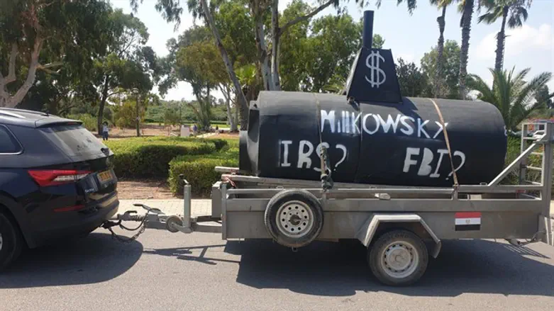 Акция протеста у дома Нетаньяху в Кейсарии