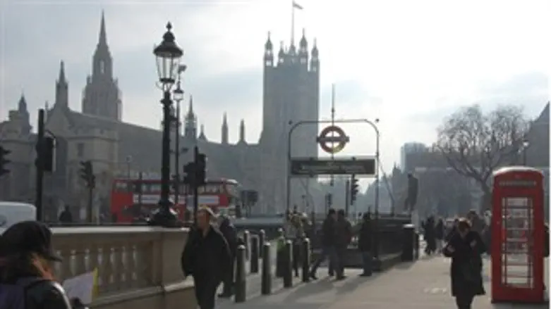 מסתתרים בערפילי לונדון.חמאס