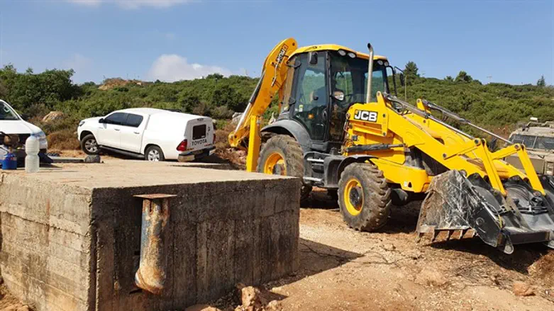 Снос форпоста под поселением Якир