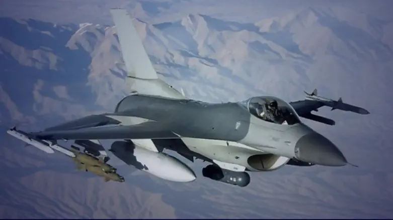 לייטנינג בתחתית המטוס