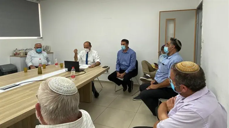 ח"כ נפתלי בנט וח"כ מתן כהנא בפגישה עם מנכ"לים בציונות הדתית