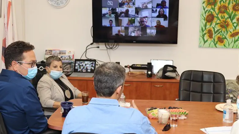 השר יועז הנדל בפגישתו עם ראשי הרשויות בנגב