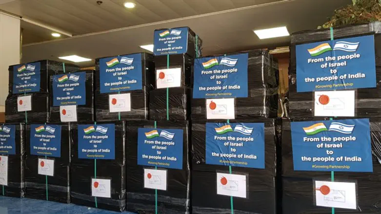 ארגזי הסיוע שיועבר להודו