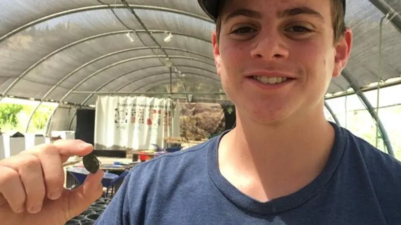 יעקב ביליג עם המטבע