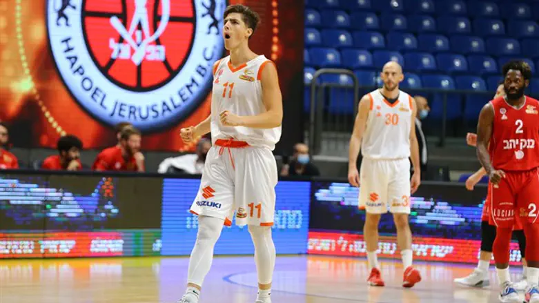 אדם אריאל. ניצח את המשחק