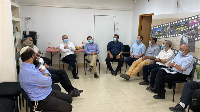 נפגשים בניצן