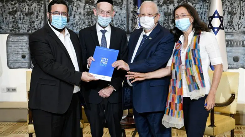 הענקת הדוח בבית הנשיא