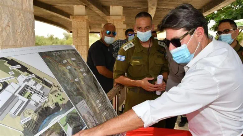 אקוניס בקאסר אל-יהוד