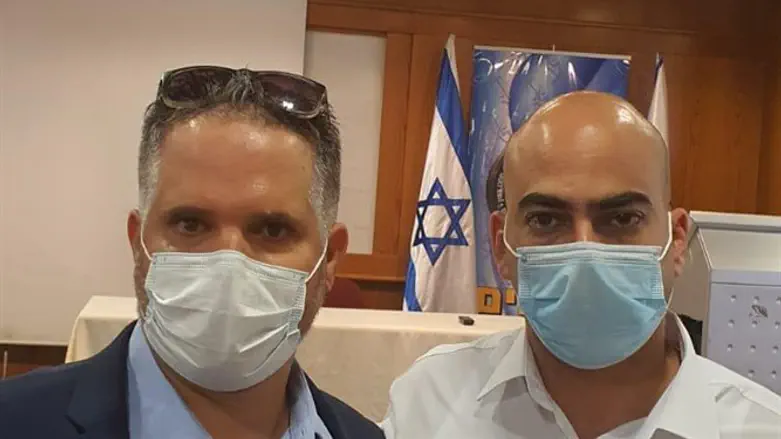 עו״ד מוחמד נעאמנה (מימין) ועו״ד נועם לאור