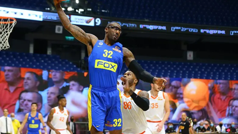 אמארה הערב. גבוה מעל כולם