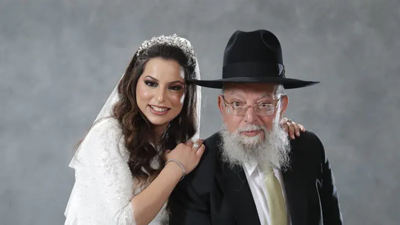 מנשה סולימני ז"ל וביתו בחתונתה
