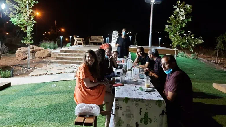 בית קפה חברתי