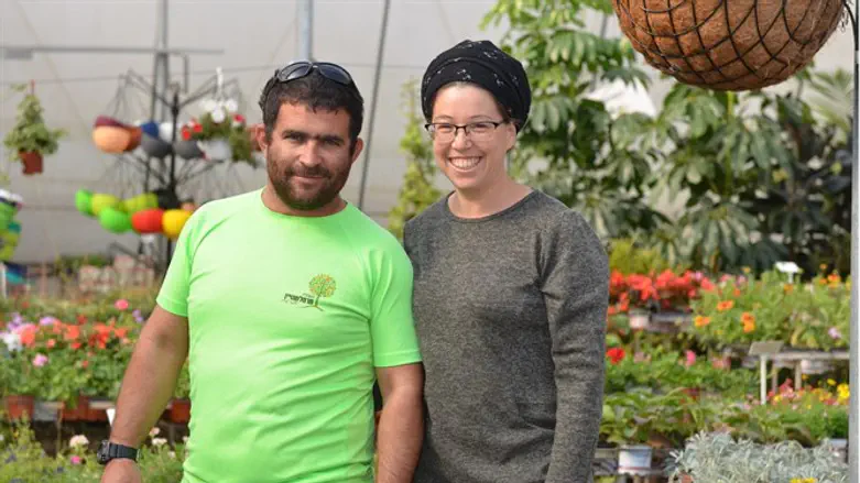 "ניסינו להרים ראש ולצמוח מחדש, כמו השתילים". מורדי ונחמה מרמלשטיין במשתלה