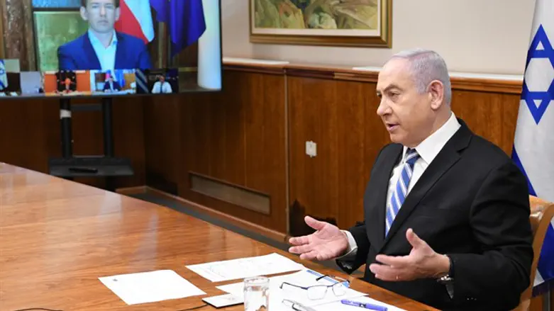 נתניהו בשיחה עם המנהיגים