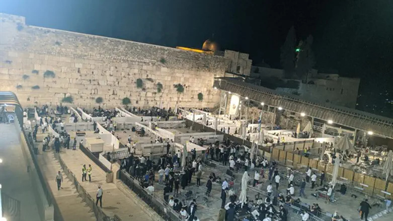 רחבת הכותל המערבי, הערב