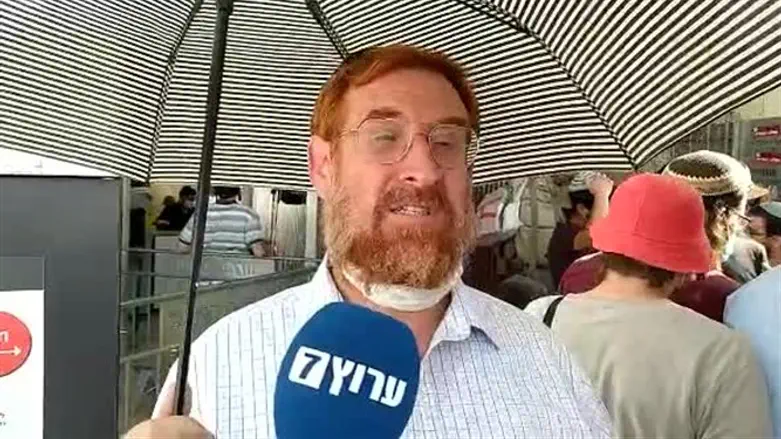 Иегуда Глик у входа на Храмовую гору