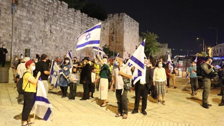 מייצגים את האלפים. צעדת ליל תשעה באב