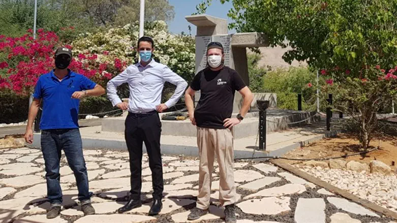 Ариэль Калнер и активисты "Им Тирцу"